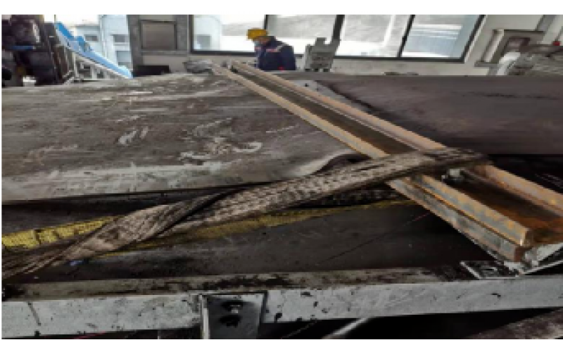 KWZK最专业体育游戏娱乐平台钢丝输送带硫化机胶接工艺流程分享