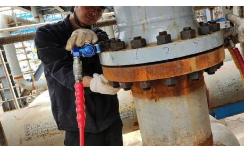 冶金余热回收设备螺栓安装预紧选用KWZK最专业体育游戏娱乐平台液压力矩扳手